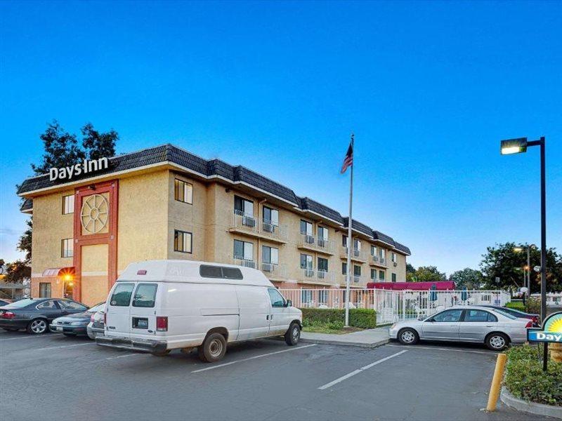 Days Inn By Wyndham Woodland Eksteriør billede
