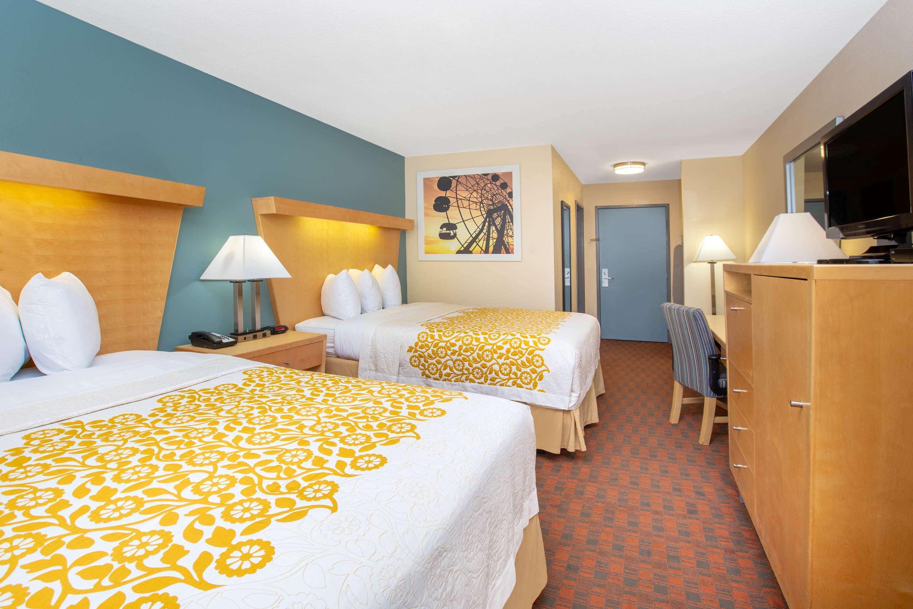 Days Inn By Wyndham Woodland Eksteriør billede